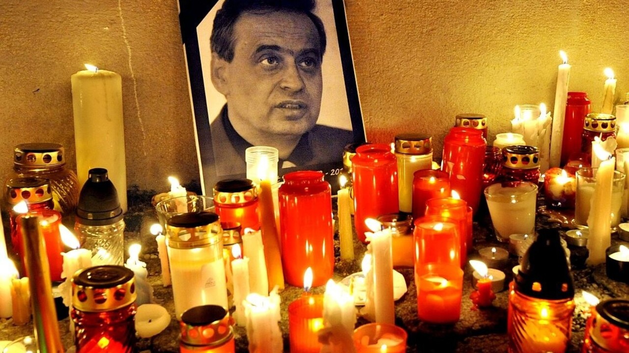 Ernest Valko spomienka sviečky 1140 px (TASR/Štefan Puškáš)